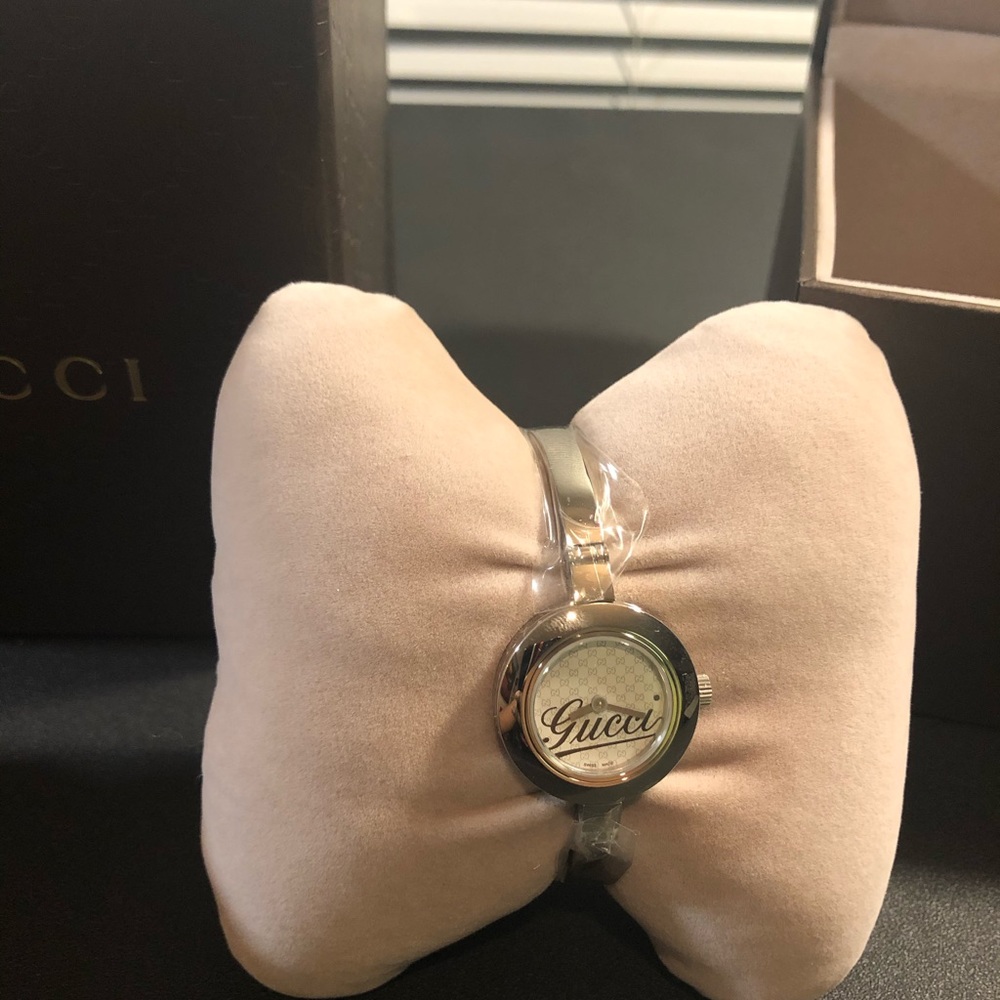 Women’s Gucci watch NWT